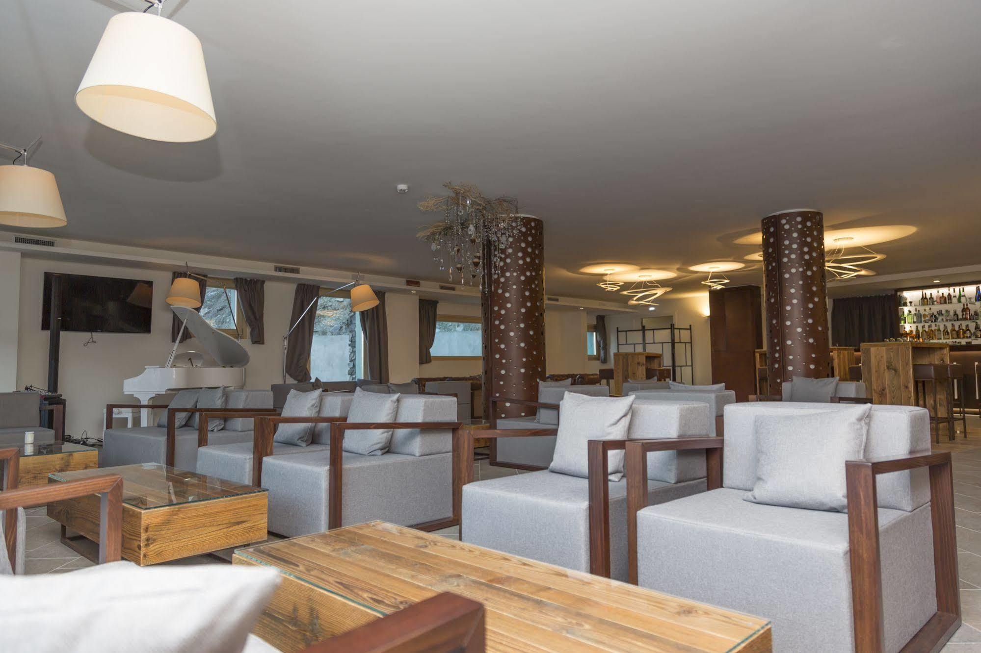 White Angel Hotel Breuil-Cervinia Esterno foto